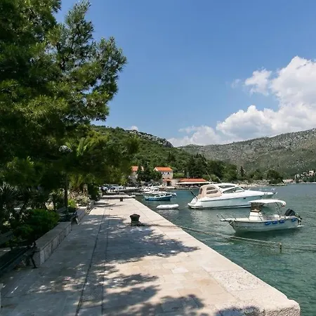 - Veliki Apartamento *