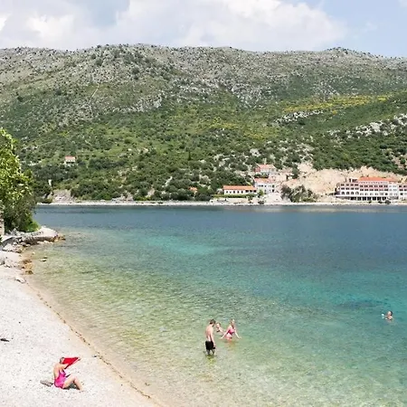 - Veliki Apartamento *