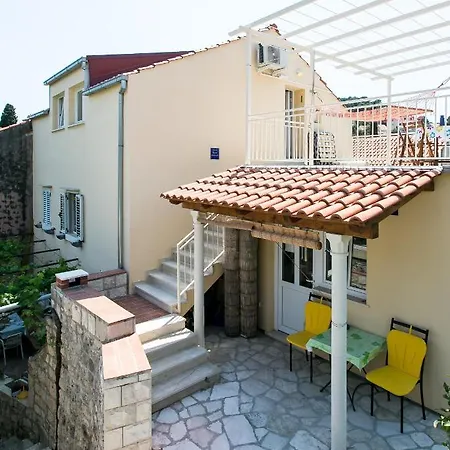 - Veliki Apartmán