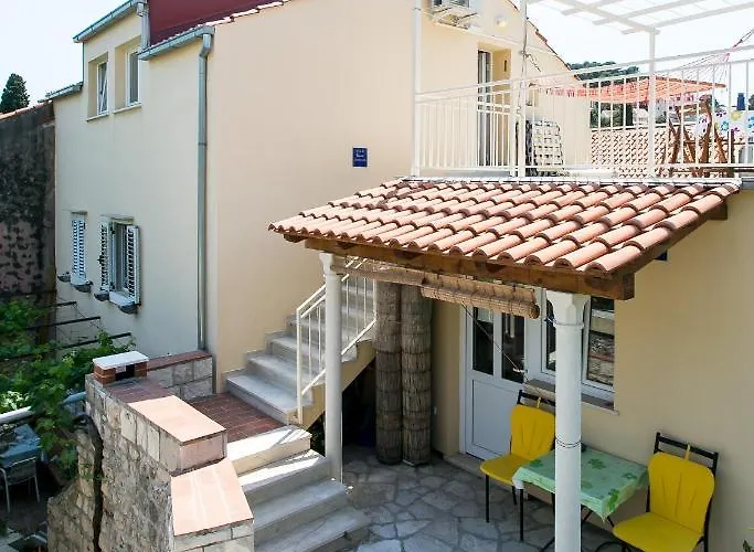 - Veliki Apartamento